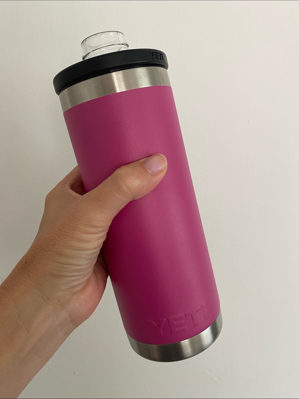 YETI Rambler with Chug Cap - Fuschia